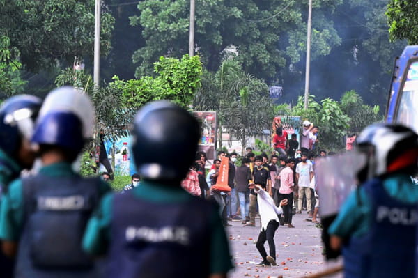 Bangladesh: 32 dead in violence, state TV on fire, internet cut