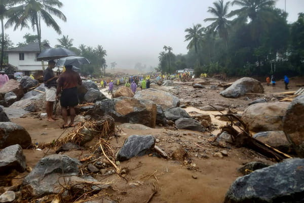 India: 108 dead after landslides in tea plantations