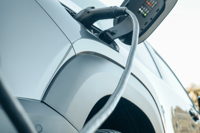 How much does it cost to charge an electric car at home ?