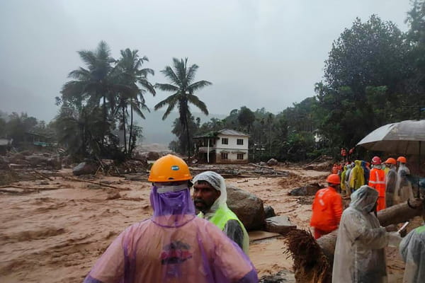 India: 108 dead after landslides in tea plantations