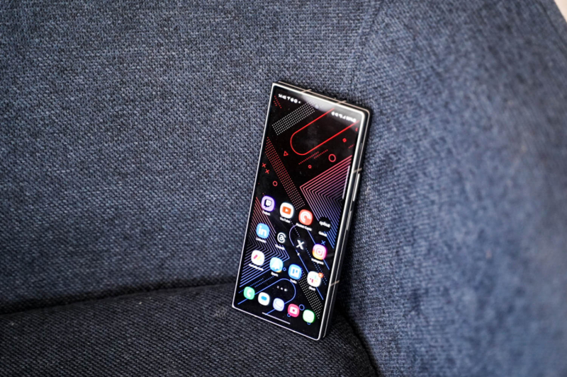 Galaxy Z Fold6 review: very expensive Samsung...