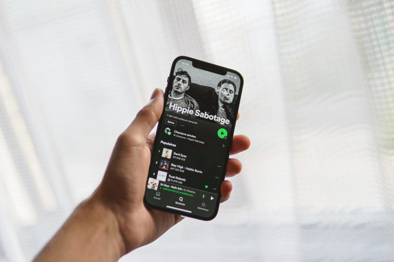 Spotify: after months of struggles, the firm attracts more subscribers than expected