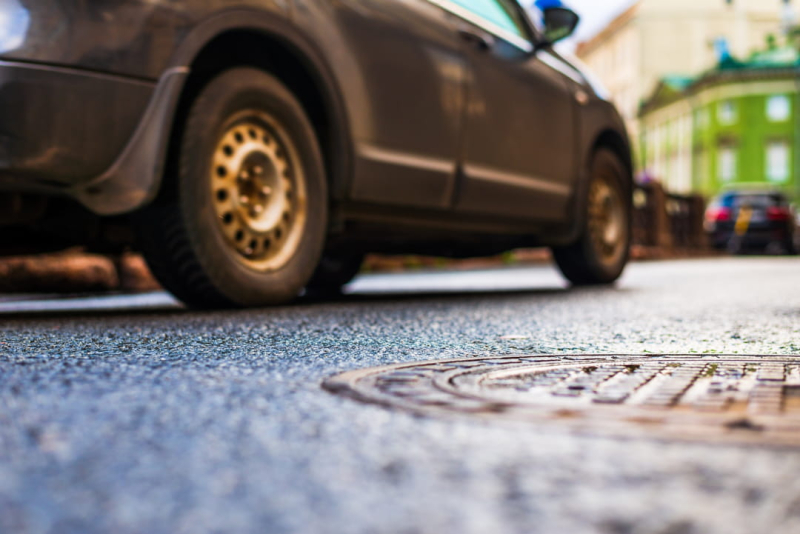 Very large holes on many roads, thefts of this object put motorists in danger