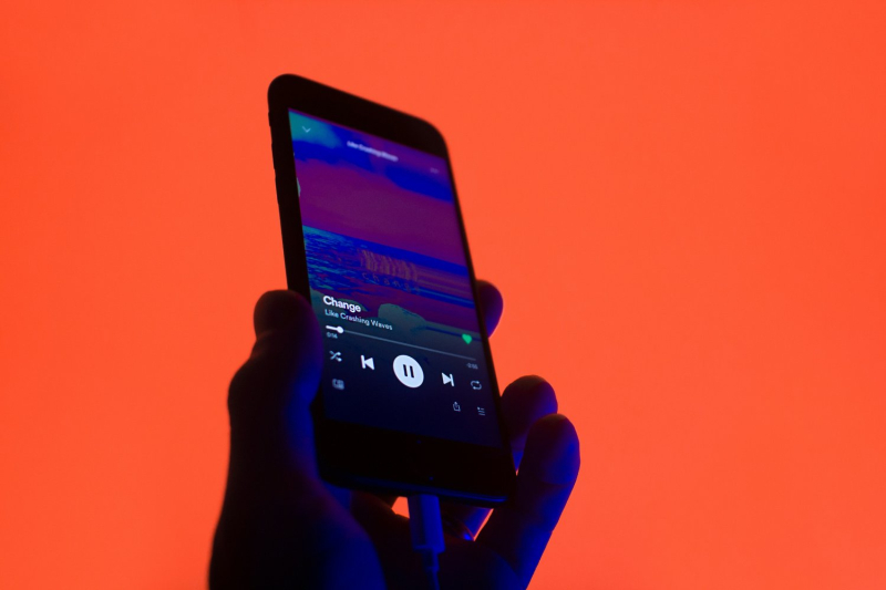 Spotify: after months of struggles, the firm attracts more subscribers than expected