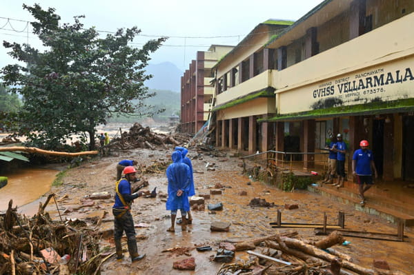 India: 108 dead after landslides in tea plantations