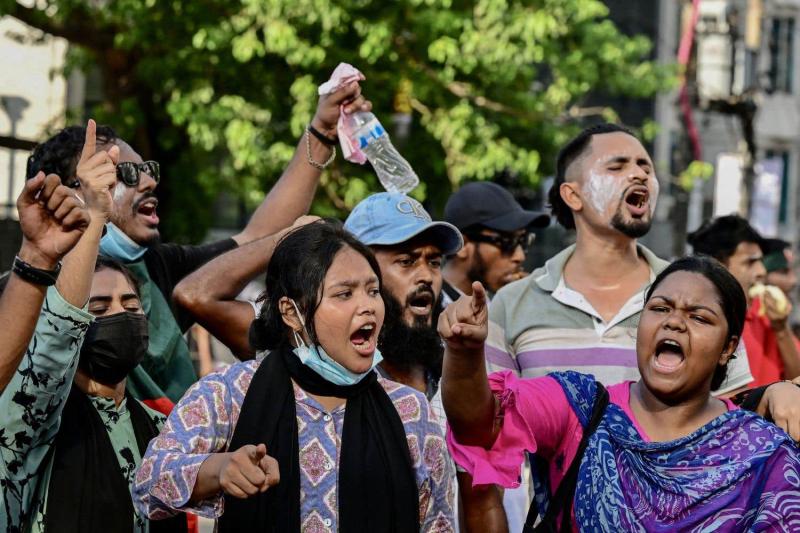 Police fire live ammunition at protesters in Bangladesh