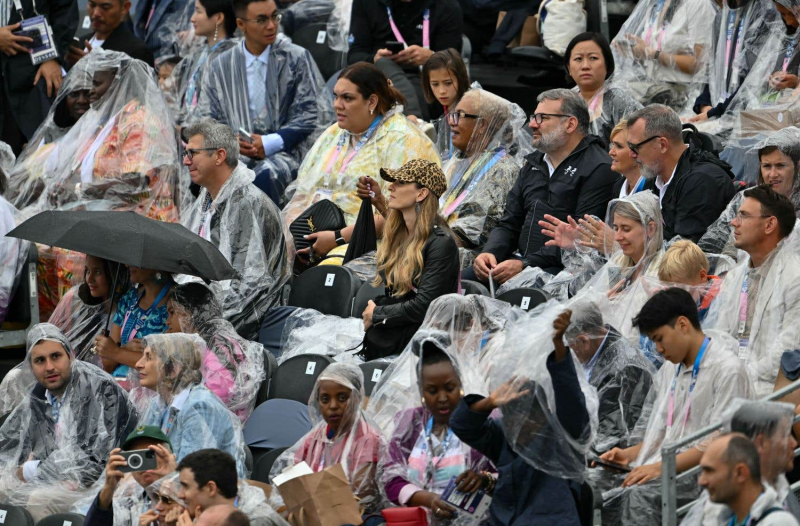 The opening ceremony of the Paris Games has begun, on and under water