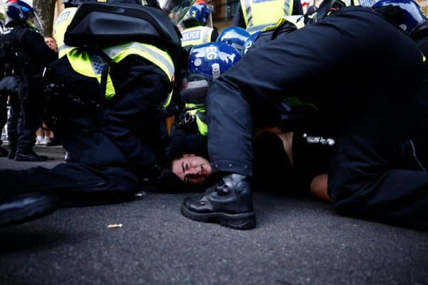 UK clashes: Evening of violence in Sunderland