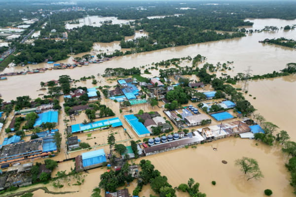 &#39;Everything is under water&#39;: Bangladesh flood death toll rises