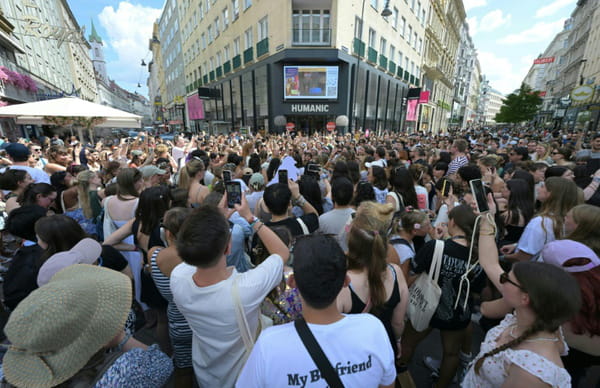 After foiled Vienna attack, Taylor Swift fans ready to party in London