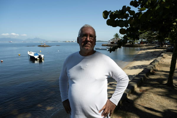 In Brazil, an app helps fishermen denounce pollution