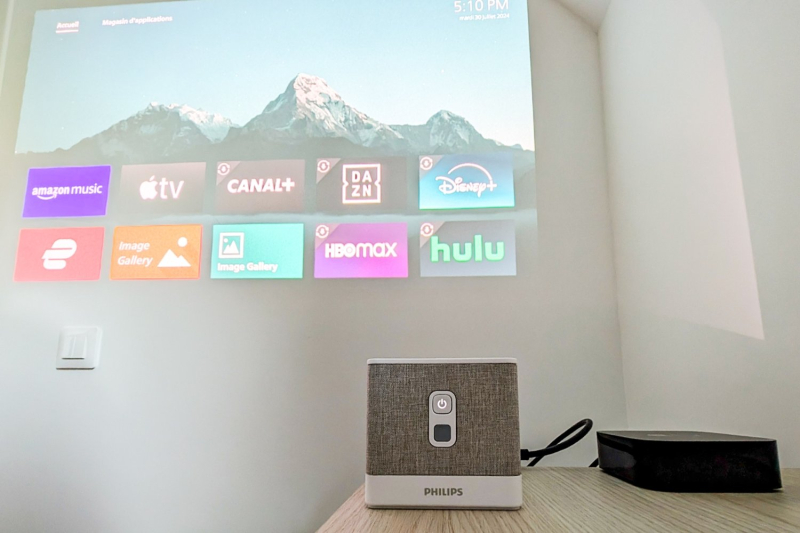 Philips Screeneo UL5 Smart Review: What is this strange compact short-throw projector for ?