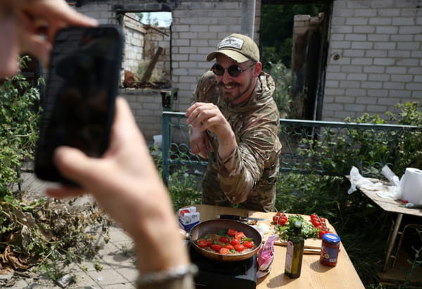 On the Eastern Front of Ukraine, the Funny Life of an Influencer Soldier