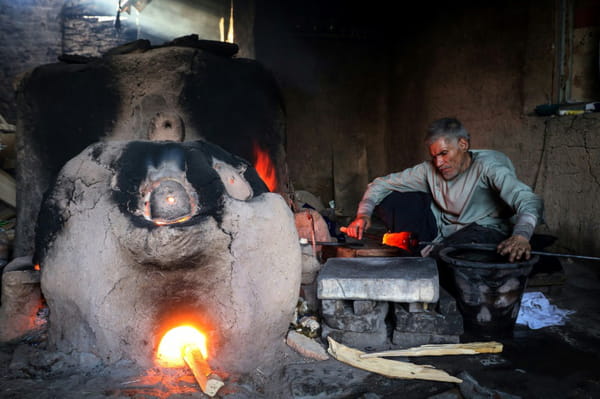 Saifi, one of Afghanistan&#39;s last glassblowers