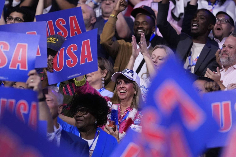 A placard choreography at the Democratic convention