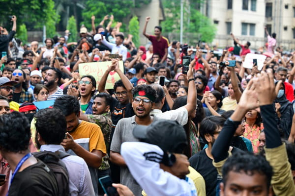 Bangladesh: Call for civil disobedience until PM resigns