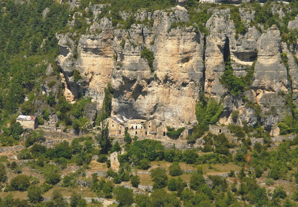 From this ghost village, the houses clinging to the cliff offer a breathtaking view