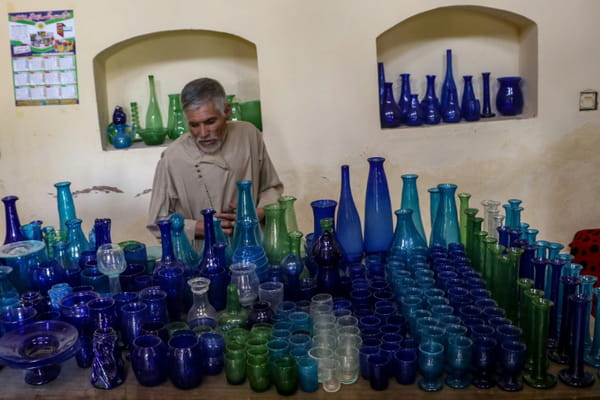 Saifi, one of Afghanistan&#39;s last glassblowers