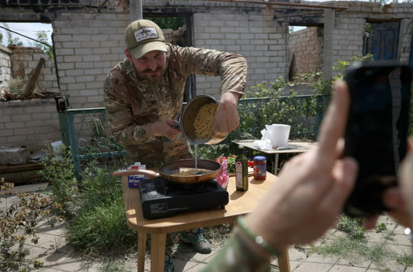 On the Eastern Front of Ukraine, the Funny Life of an Influencer Soldier