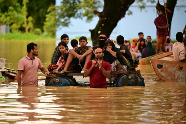 &#39;Everything is under water&#39;: Bangladesh flood death toll rises