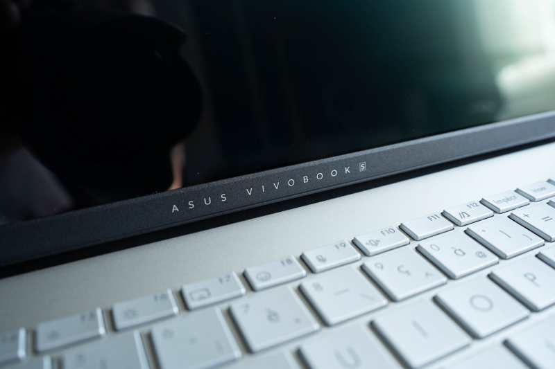 Asus Vivobook S 15 Snapdragon Review: A Windows PC That Finally Lasts as Long as MacBooks