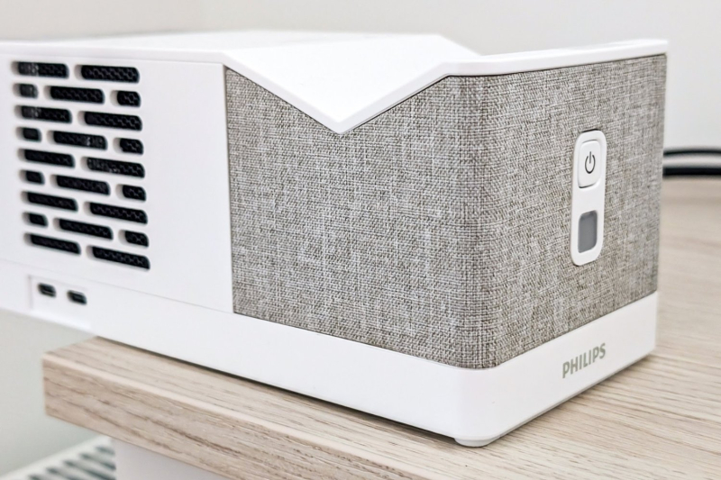 Philips Screeneo UL5 Smart Review: What is this strange compact short-throw projector for ?