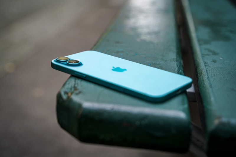 iPhone 16/16 Plus Review: Apple Lacks Intelligence