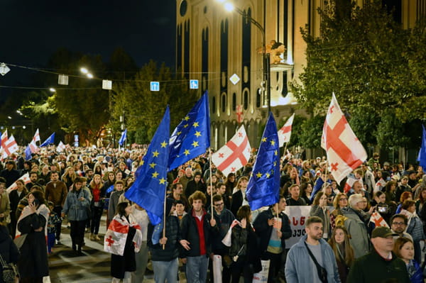 Georgia: Tens of thousands of pro-European protesters in Tbilisi ahead of parliamentary elections