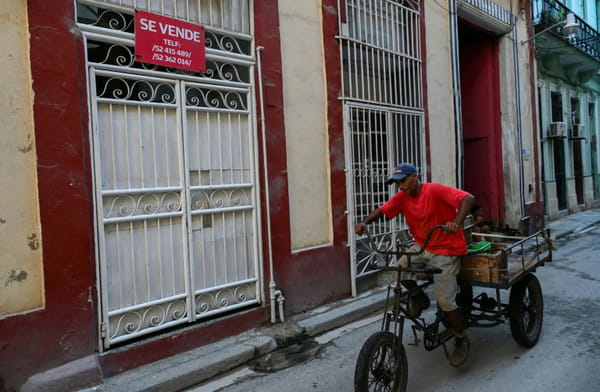 In Cuba, the guardian angels of the houses left empty by emigration