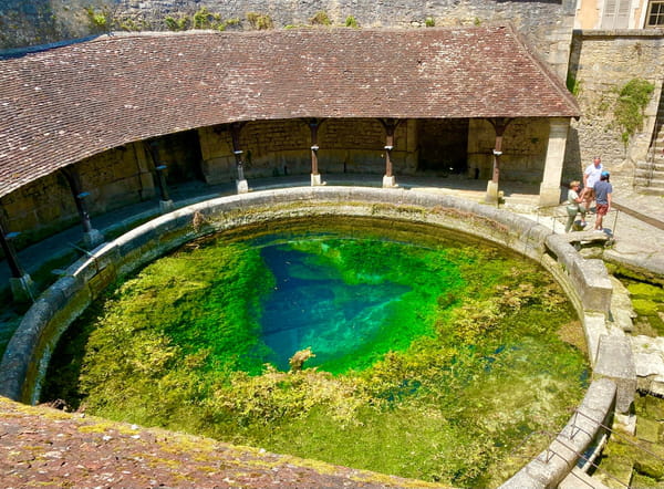 "Nobody knows where the water comes from", this immense natural pit has intrigued for centuries