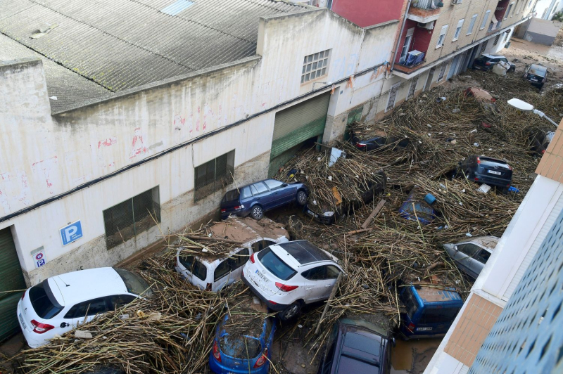 At least 62 dead in &#39;terrific&#39; floods in Spain