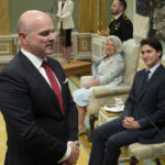 Minister Boissonnault supports Trudeau, threatened by a revolt