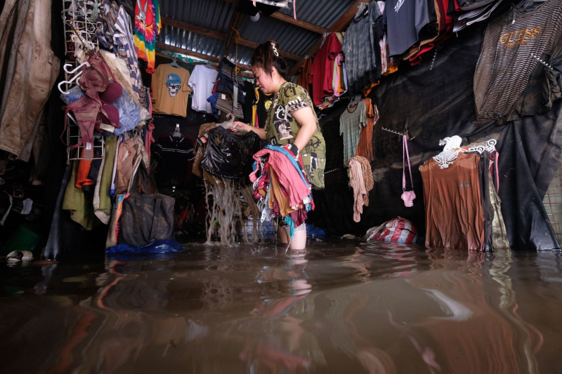 Towns in the Philippines submerged by storm Trami