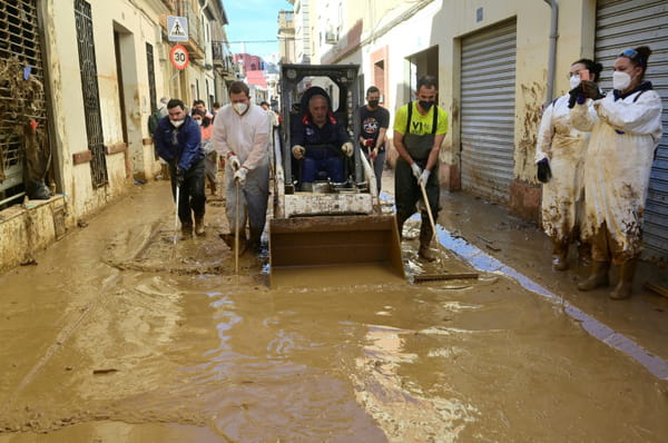 Spain: Valencia coastline on red alert, two weeks after deadly floods