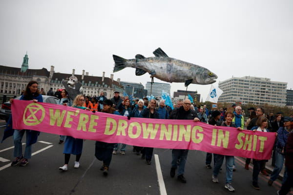 Thousands march in London against water pollution