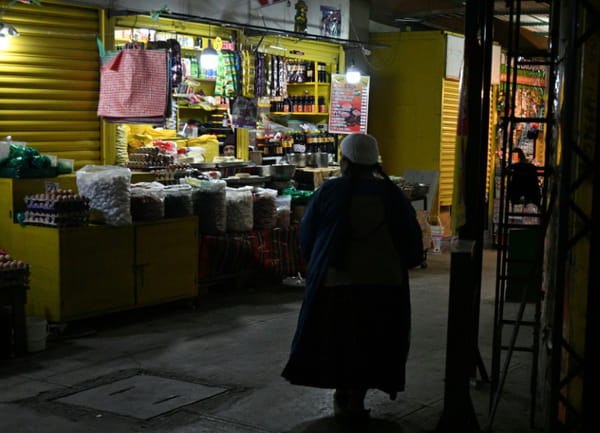 Bolivia plunges into chaos amid power struggles