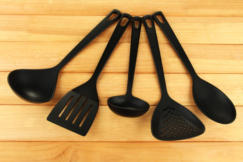 These widely used kitchen utensils contain a dangerous component, it is best to avoid using them