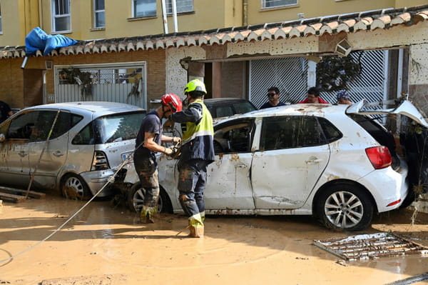 Floods in Spain: the army on the front line against the chaos