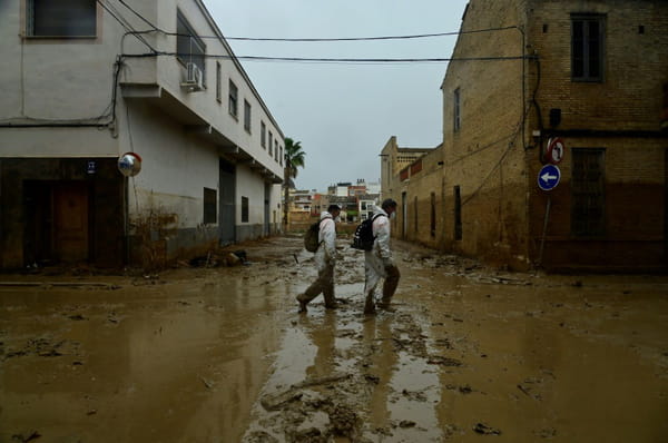 Floods in Spain: regional president admits "errors" but refuses to resign