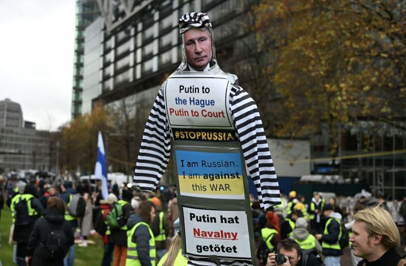 Exiled Russian Oppositionists March in Berlin Against Putin and War in Ukraine