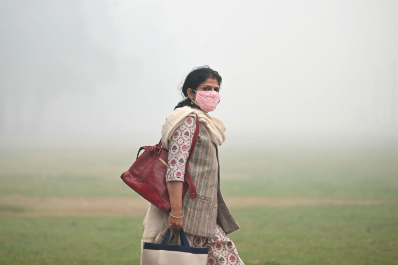 New Delhi sees new peak in air pollution