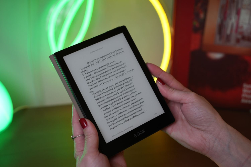 After years of reluctance, I (finally) tested an e-reader