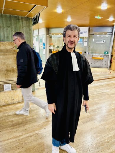 The court bailiff: a true figure of the Nîmes criminal court