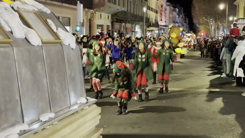 VIDÉO : la Grande Parade de Noël sur les Allées Paul-Riquet de Béziers