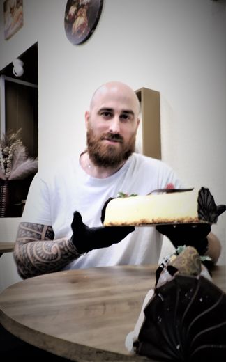 In the pastry shops of Montpellier, for Christmas, the Yule log is always a hit