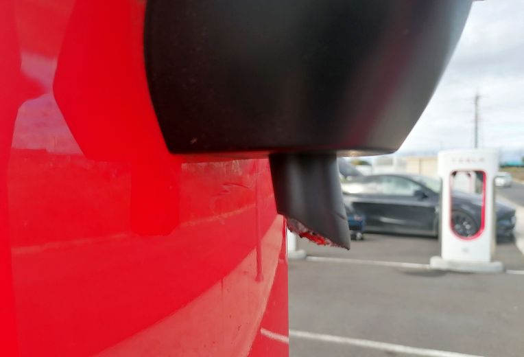 24 Tesla vehicle charging stations vandalized and their cables cut in the Decathlon car park in Béziers