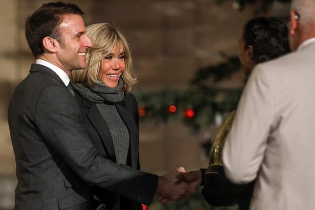 Brigitte Macron : son look monochrome hivernal fait toujours ses preuves à l'Elysée