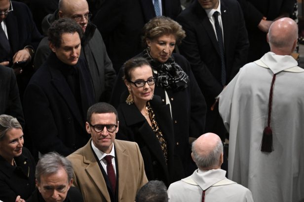 Notre-Dame-de-Paris : Carole Bouquet, Salma Hayek, prince William… Les stars présentes pour la réouverture