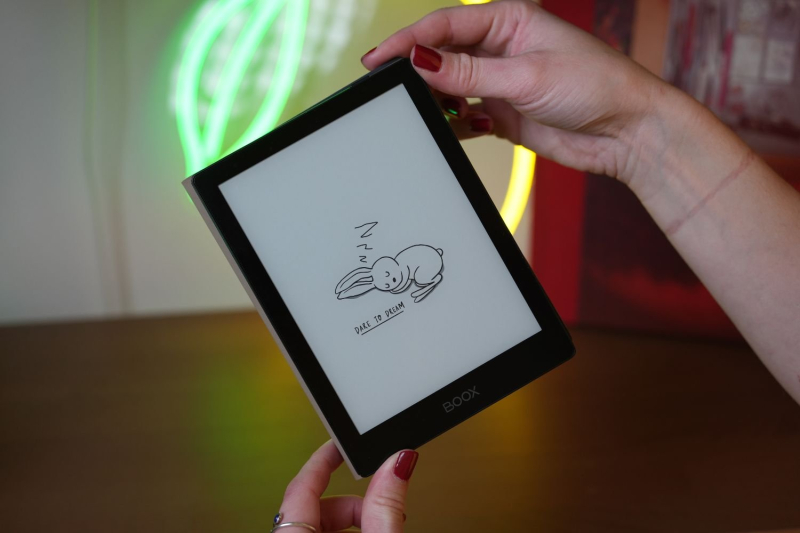 After years of reluctance, I (finally) tested an e-reader