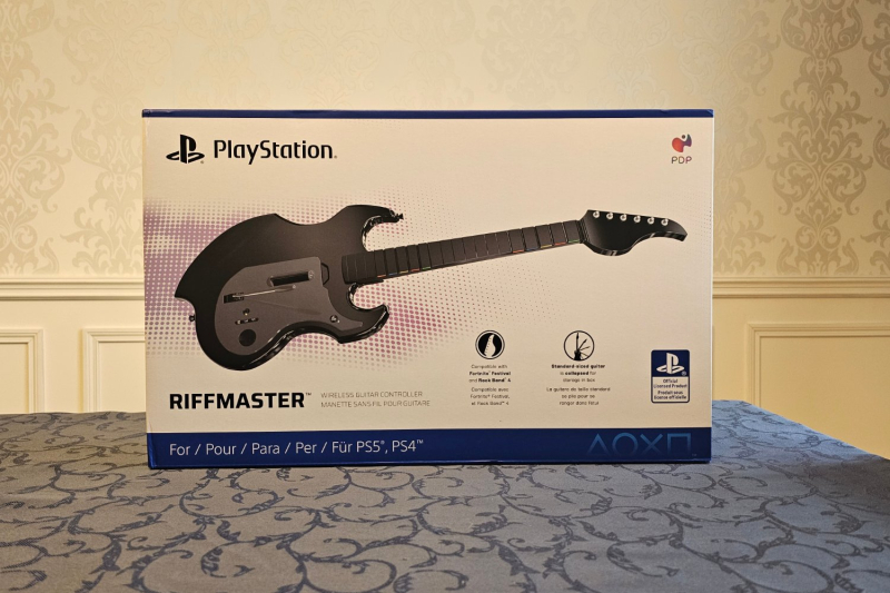 Vous regrettez la mort de Guitar Hero ? J’ai testé la guitare Riffmaster avec Clone Hero